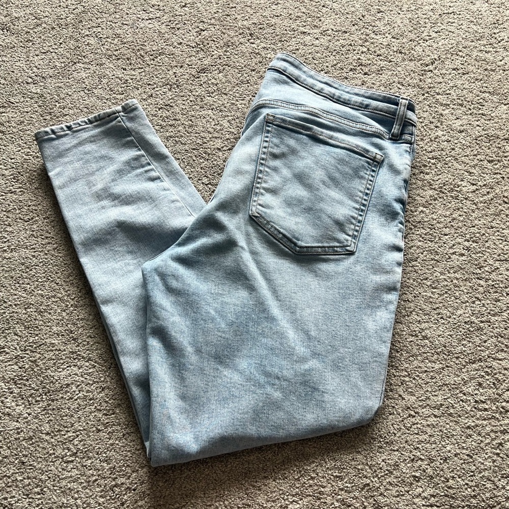Old Navy Women’s 18 Tall High Rise OG Straight Fit Light Wash Denim Jeans